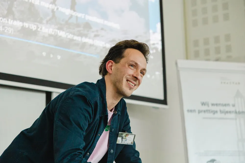 Portrait of Loek Luijbregts speaking at a conference